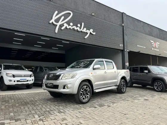 TOYOTA HILUX 3.0 STD 4X4 CD 16V TURBO INTERCOOLER DIESEL 4P MANUAL