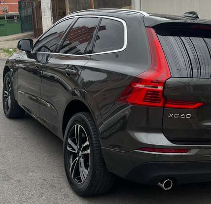 VOLVO-XC60-2020