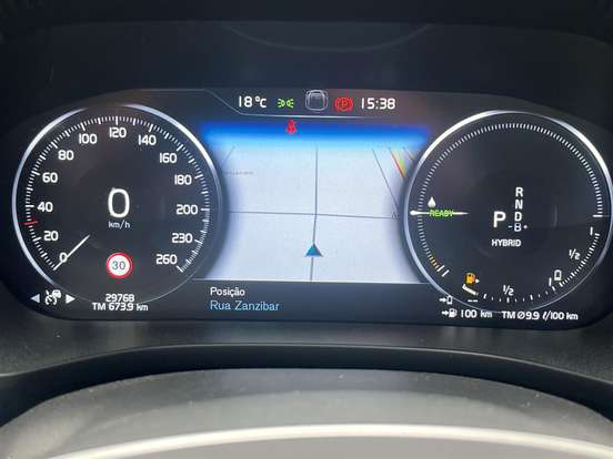 VOLVO-XC60-2020