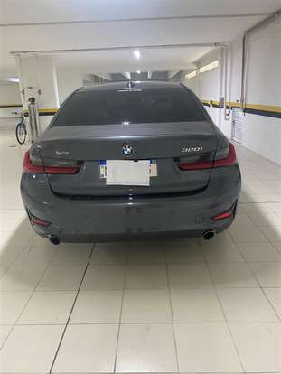 BMW-320i-2021