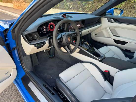 PORSCHE-911-2025