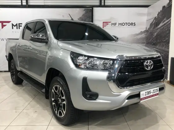 TOYOTA HILUX 2.8 D-4D TURBO DIESEL CD SRV 4X4 AUTOMÁTICO