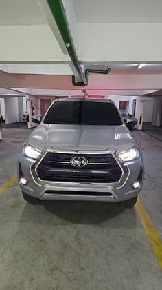 TOYOTA HILUX 2.8 D-4D TURBO DIESEL CD SRX 4X4 AUTOMÁTICO