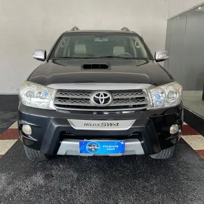 TOYOTA HILUX SW4 3.0 SRV 4X4 7 LUGARES 16V TURBO INTERCOOLER DIESEL 4P AUTOMÁTICO TOYOTA HILUX SW4 3.0 SRV 4X4 7 LUGARES 16V TURBO INTERCOOLER DIESEL 4P AUTOMÁTICO