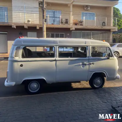 VOLKSWAGEN-KOMBI-1.4 MI STD ESCOLAR 8V FLEX 3P MANUAL VOLKSWAGEN-KOMBI-2013
