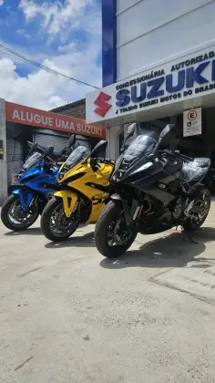 SUZUKI GSX-8R 