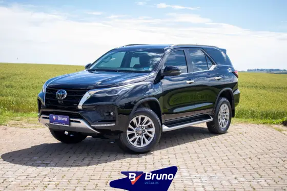 TOYOTA HILUX SW4 2.8 D-4D TURBO DIESEL SRX 7L 4X4 AUTOMÁTICO