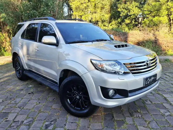 TOYOTA HILUX SW4 3.0 SRV 4X4 16V TURBO INTERCOOLER DIESEL 4P AUTOMÁTICO