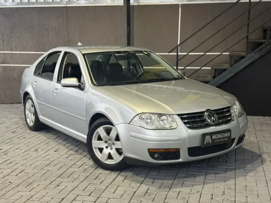 VOLKSWAGEN BORA 2.0 MI 8V GASOLINA 4P TIPTRONIC