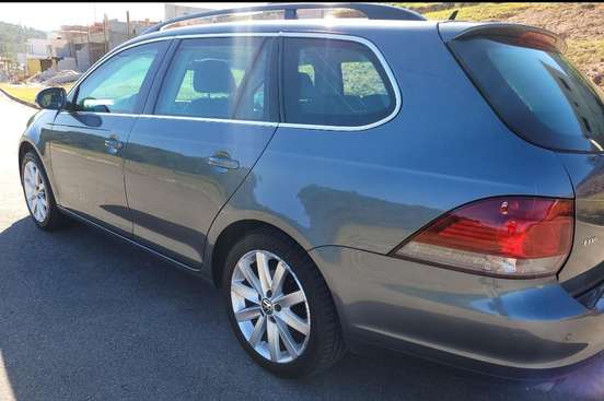 VOLKSWAGEN-JETTA-2010