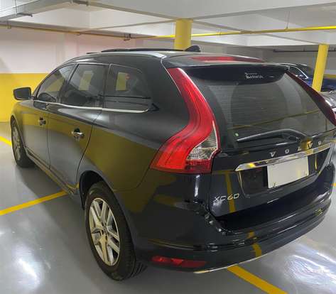 VOLVO-XC60-2017