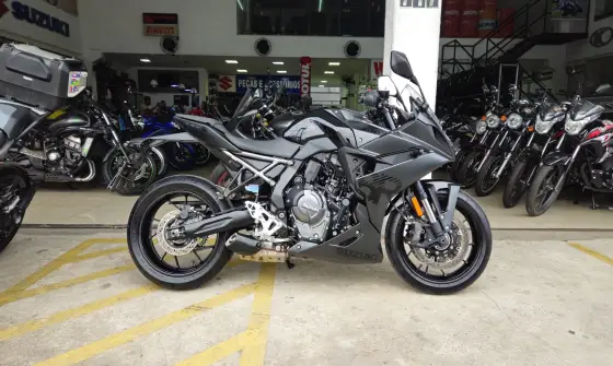 SUZUKI GSX-8R 