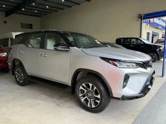 TOYOTA-HILUX SW4-2025