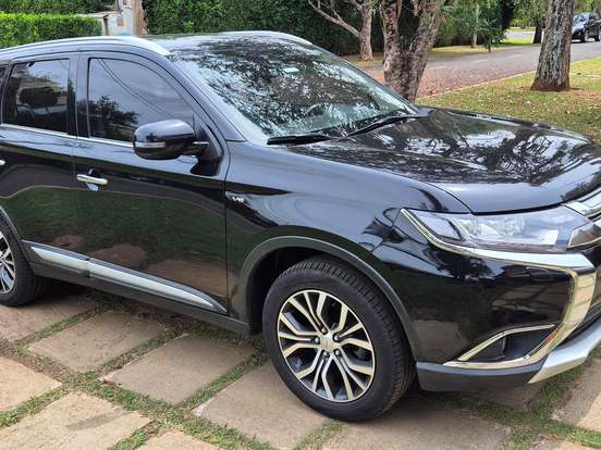MITSUBISHI-OUTLANDER-3.0 GT 4X4 V6 24V GASOLINA 4P AUTOMÁTICO MITSUBISHI-OUTLANDER-2018