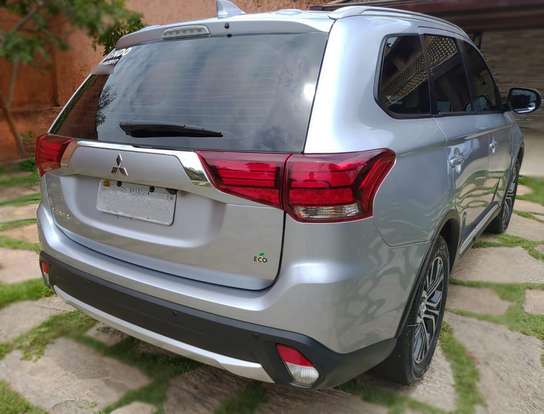 MITSUBISHI-OUTLANDER-2016