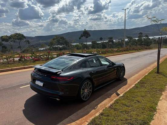 PORSCHE-PANAMERA-2018