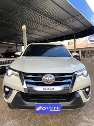 TOYOTA HILUX SW4 2.8 SRX 4X4 7 LUGARES 16V TURBO INTERCOOLER DIESEL 4P AUTOMÁTICO
