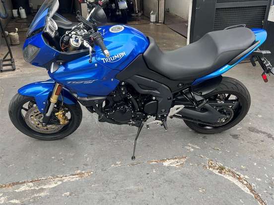 TRIUMPH-TIGER 1050 TRIUMPH-TIGER 1050-2009