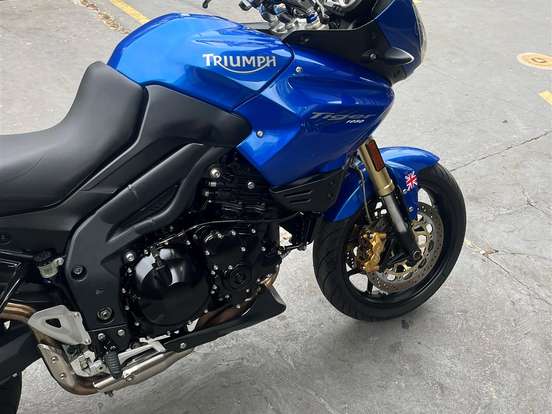TRIUMPH-TIGER 1050 TRIUMPH-TIGER 1050-2009