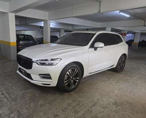 VOLVO-XC60-2020