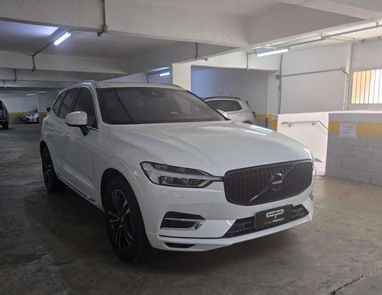 VOLVO-XC60-2020