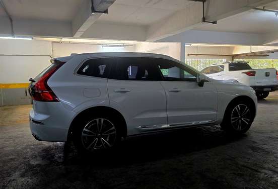 VOLVO-XC60-2020