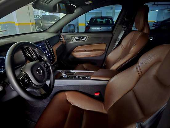 VOLVO-XC60-2020