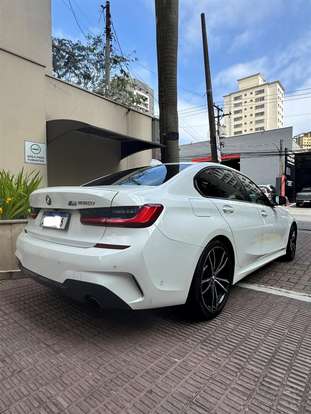 BMW-330i-2019