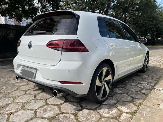 VOLKSWAGEN-GOLF-2019