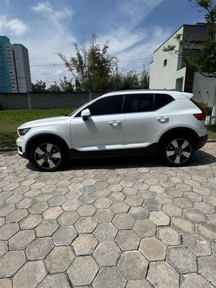 VOLVO-XC40-2021