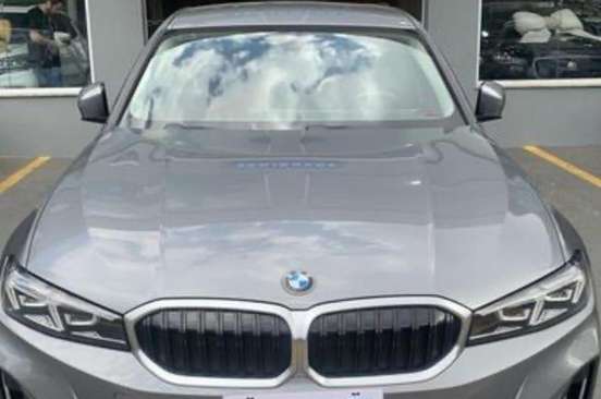 BMW-320i-2022