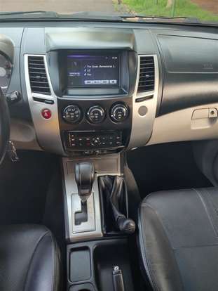 MITSUBISHI-PAJERO-2015