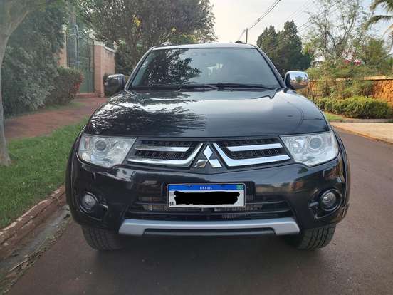 MITSUBISHI-PAJERO-2015
