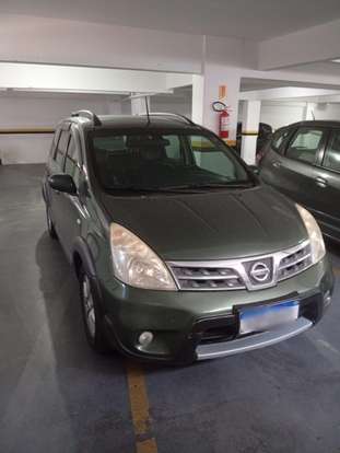 NISSAN-LIVINA-2011