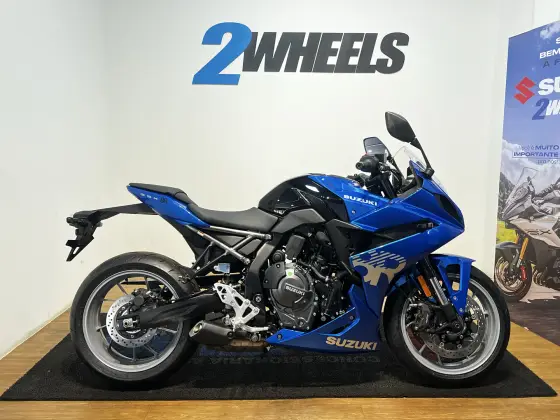 SUZUKI GSX-8R 