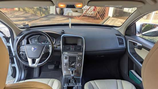 VOLVO-XC60-2014