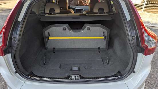 VOLVO-XC60-2014