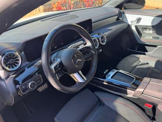 MERCEDES-BENZ-CLA 200-2024
