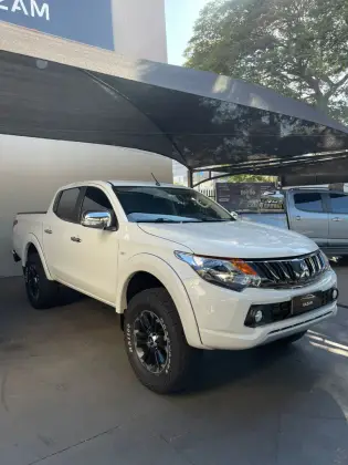 MITSUBISHI L200 TRITON 2.4 16V TURBO DIESEL GLS CD 4X4 AUTOMÁTICO