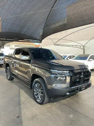 MITSUBISHI L200 TRITON 2.4 16V TURBO DIESEL SPORT HPE CD 4P 4X4 AUTOMÁTICO