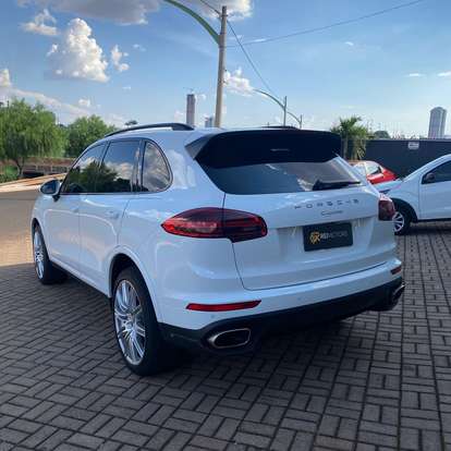 PORSCHE-CAYENNE-2017