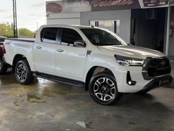 TOYOTA HILUX 2.8 D-4D TURBO DIESEL CD SRX 4X4 AUTOMÁTICO