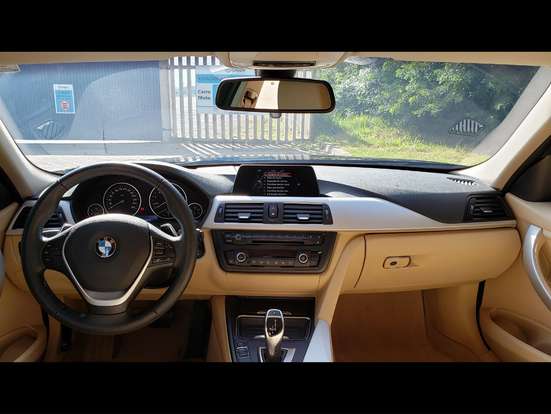 BMW-320i-2015