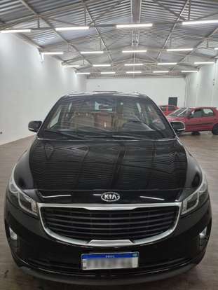KIA-CARNIVAL-2017