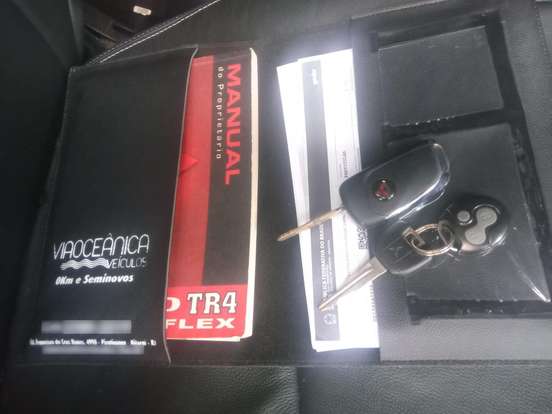 MITSUBISHI-PAJERO TR4-2.0 4X4 16V 140CV FLEX 4P AUTOMÁTICO MITSUBISHI-PAJERO TR4-2009
