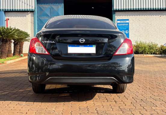 NISSAN-VERSA-2019