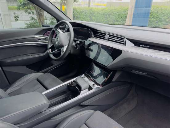 AUDI-Q8 E-TRON-2023