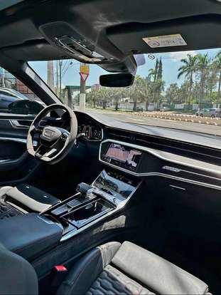 AUDI-RS6-2020