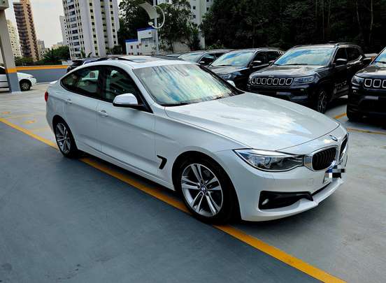 BMW-320i-2015