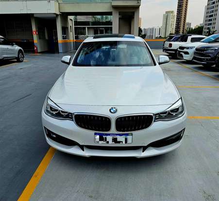 BMW-320i-2015